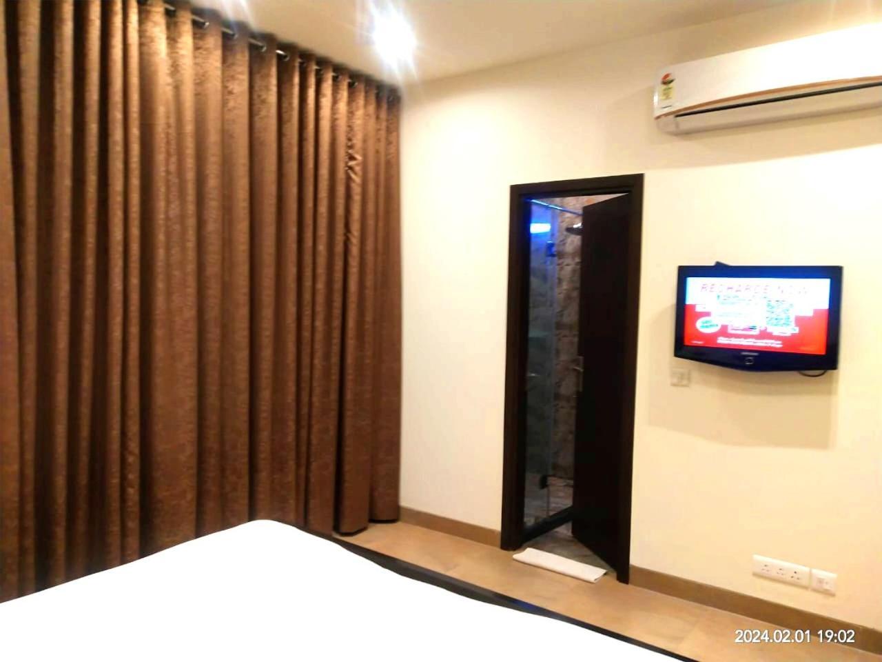 When In Gurgaon - Artemis Hospital 1 Min Walk, Fortis & Medanta 4 Mins Drive מראה חיצוני תמונה