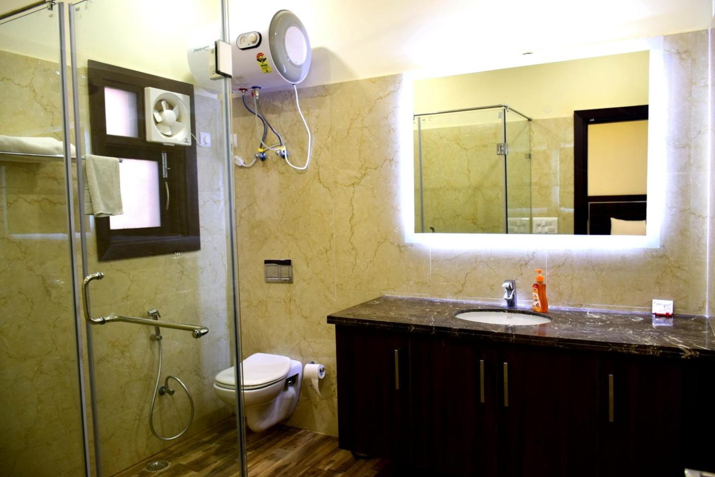 When In Gurgaon - Artemis Hospital 1 Min Walk, Fortis & Medanta 4 Mins Drive מראה חיצוני תמונה