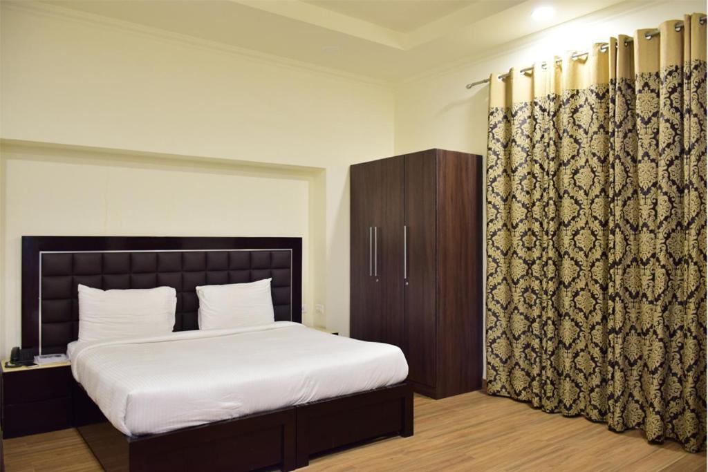 When In Gurgaon - Artemis Hospital 1 Min Walk, Fortis & Medanta 4 Mins Drive מראה חיצוני תמונה