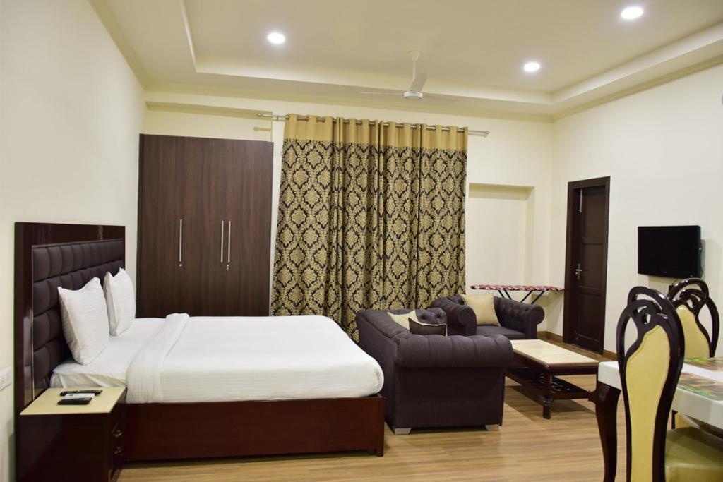 When In Gurgaon - Artemis Hospital 1 Min Walk, Fortis & Medanta 4 Mins Drive מראה חיצוני תמונה